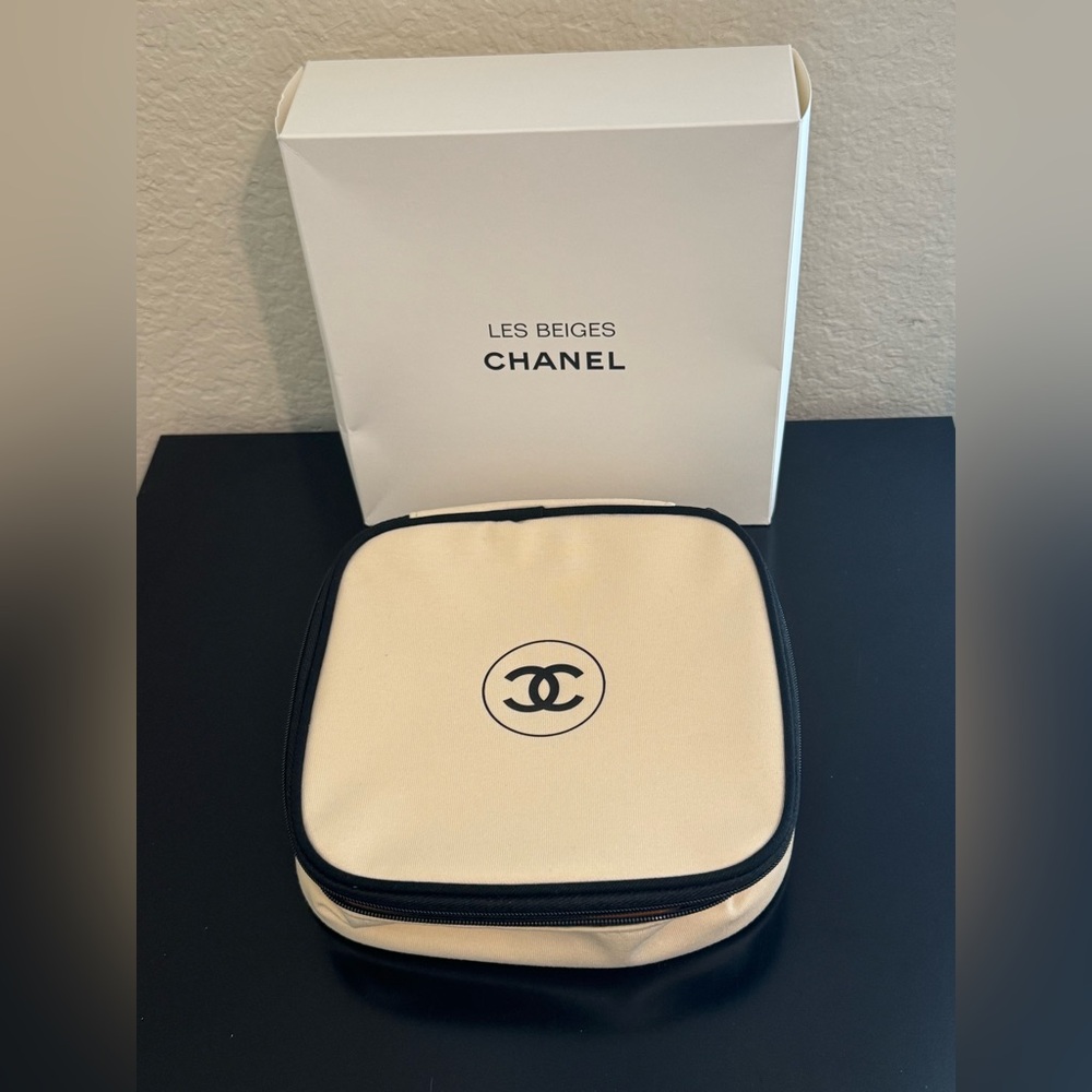CHANEL Beauty Les Beiges VIP Gift Cosmetic Bag. New In Box!